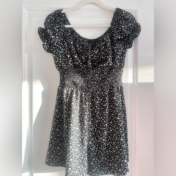 M Boutique Navy Short Romper with White Flowers, size small (never been worn) - Picture 4 of 10